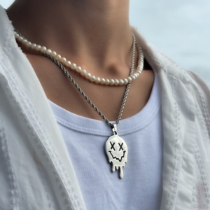 گردنبند ایموجی خشن کد 100548