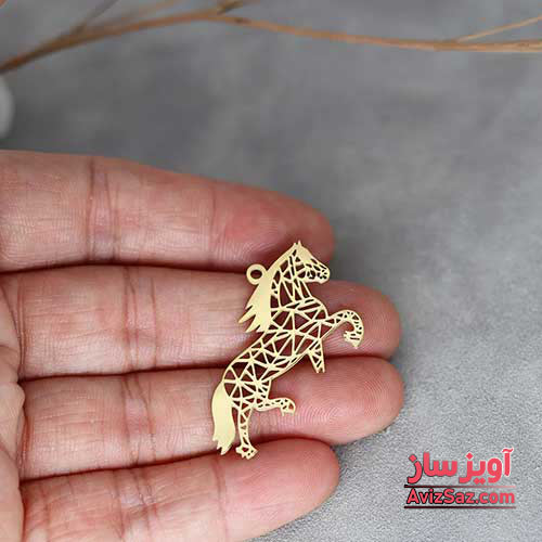 گردنبند اسب هندسی کد 101100