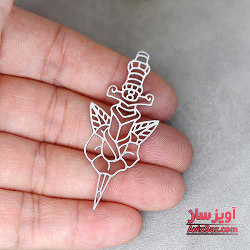گردنبند شمشیر داخل گل کد 101727
