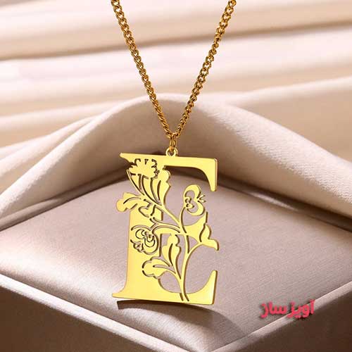 گردنبند حرف انگلیسی E طرح گل کد 102616