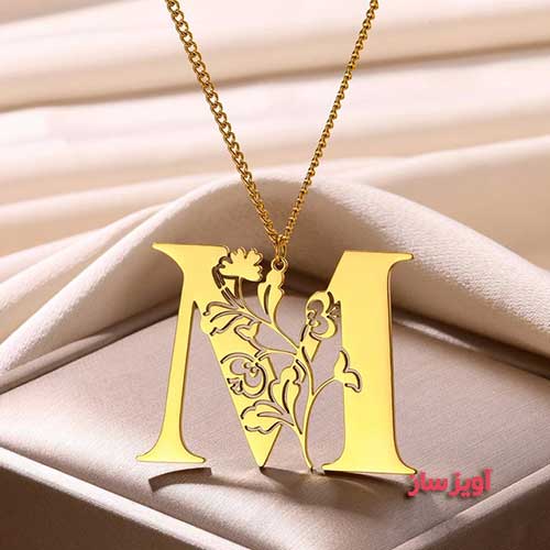 گردنبند حرف انگلیسی M طرح گل کد 102841