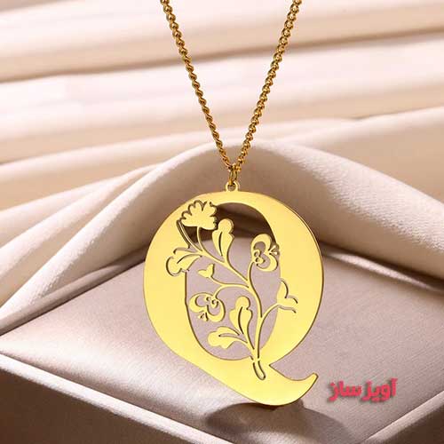 گردنبند حرف انگلیسی Q طرح گل کد 102957
