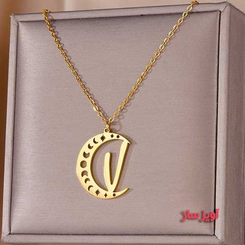 گردنبند حرف انگلیسی V طرح ماه کد 103104
