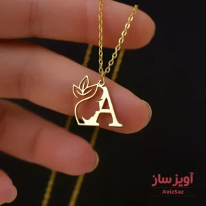 گردنبند حرف انگلیسی A با طرح زن و گل کد 102184